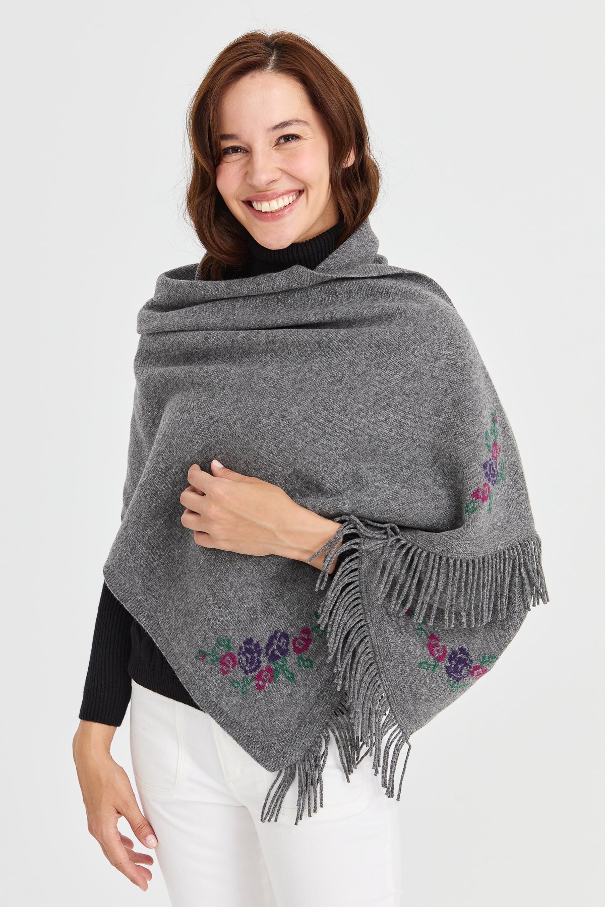 23224Kadın Triko Kenarı Çiçekli Yün Şal Füme