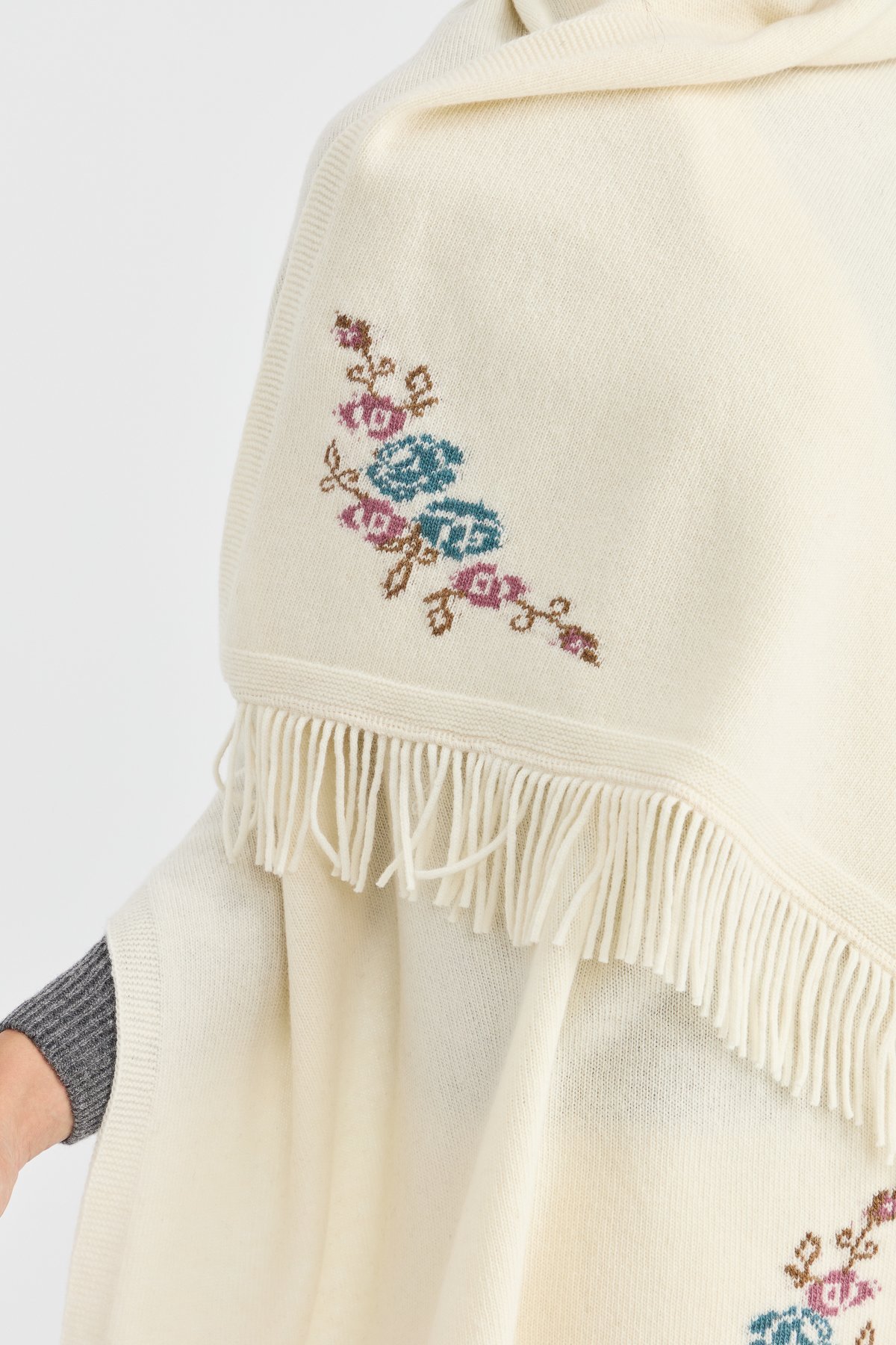 23224Kadın Triko Kenarı Çiçekli Yün Şal Kemik