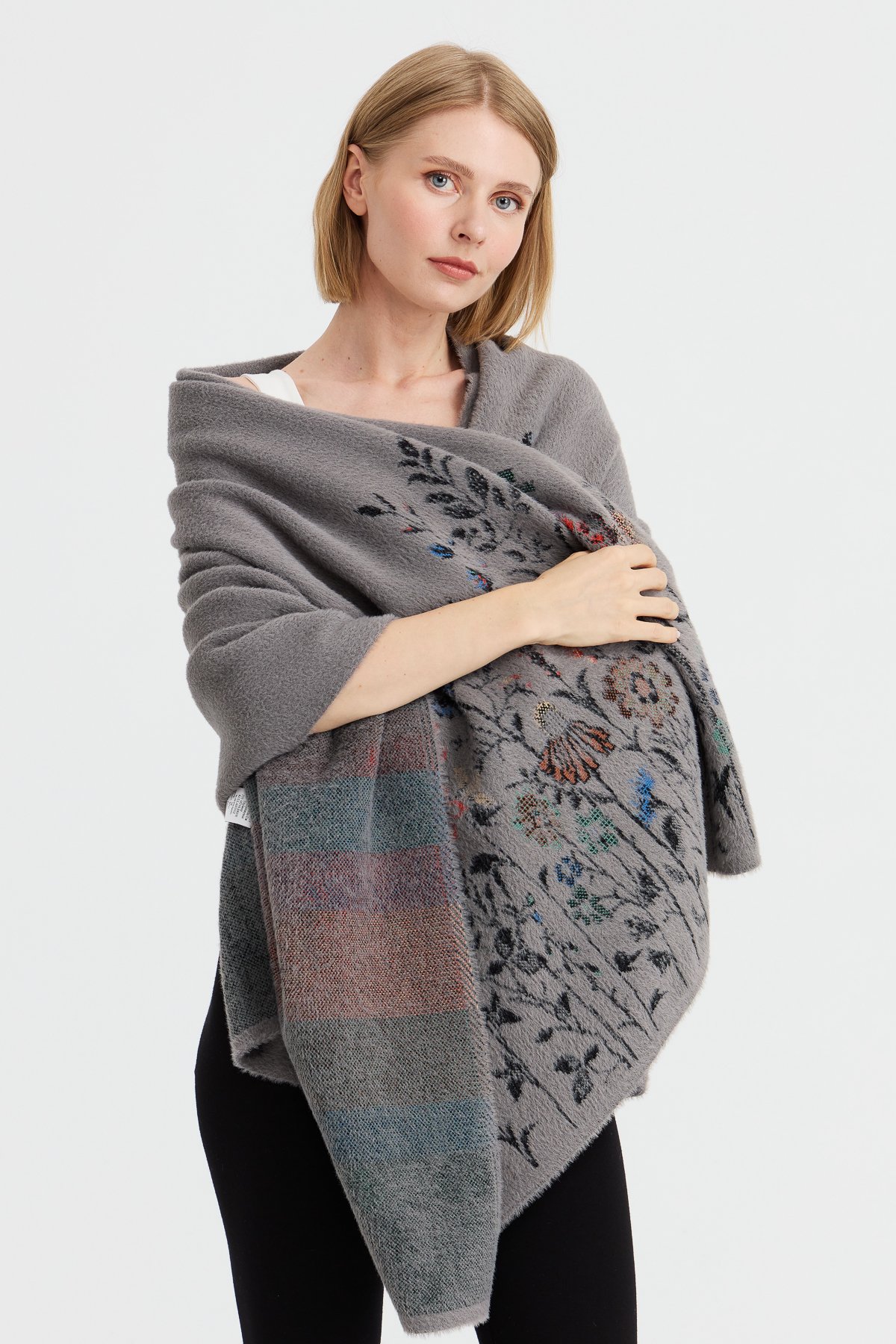 23999Kadın Triko Kenarları Kır Çiçeği Desenli Yün Şal 02