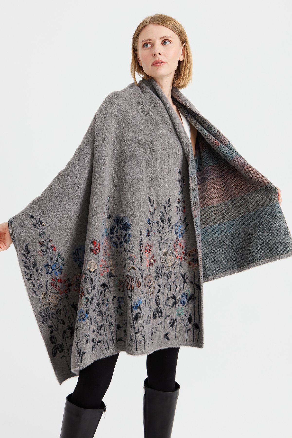23999Kadın Triko Kenarları Kır Çiçeği Desenli Yün Şal 02
