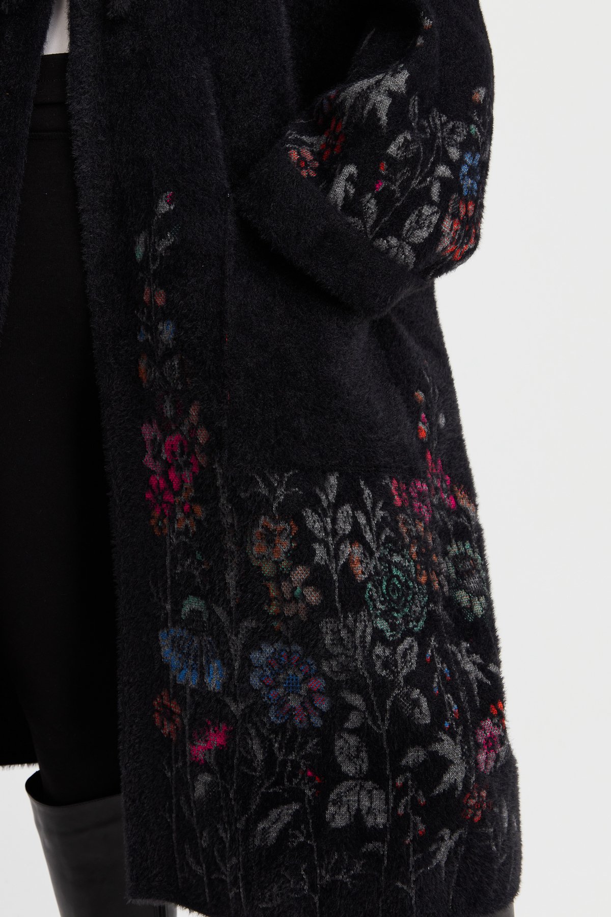 23065Kadın Triko Kırçiçeği Desenli AFrodit Panço Siyah