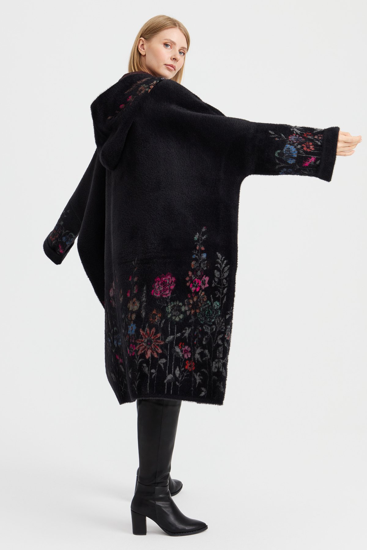 23065Kadın Triko Kırçiçeği Desenli AFrodit Panço Siyah