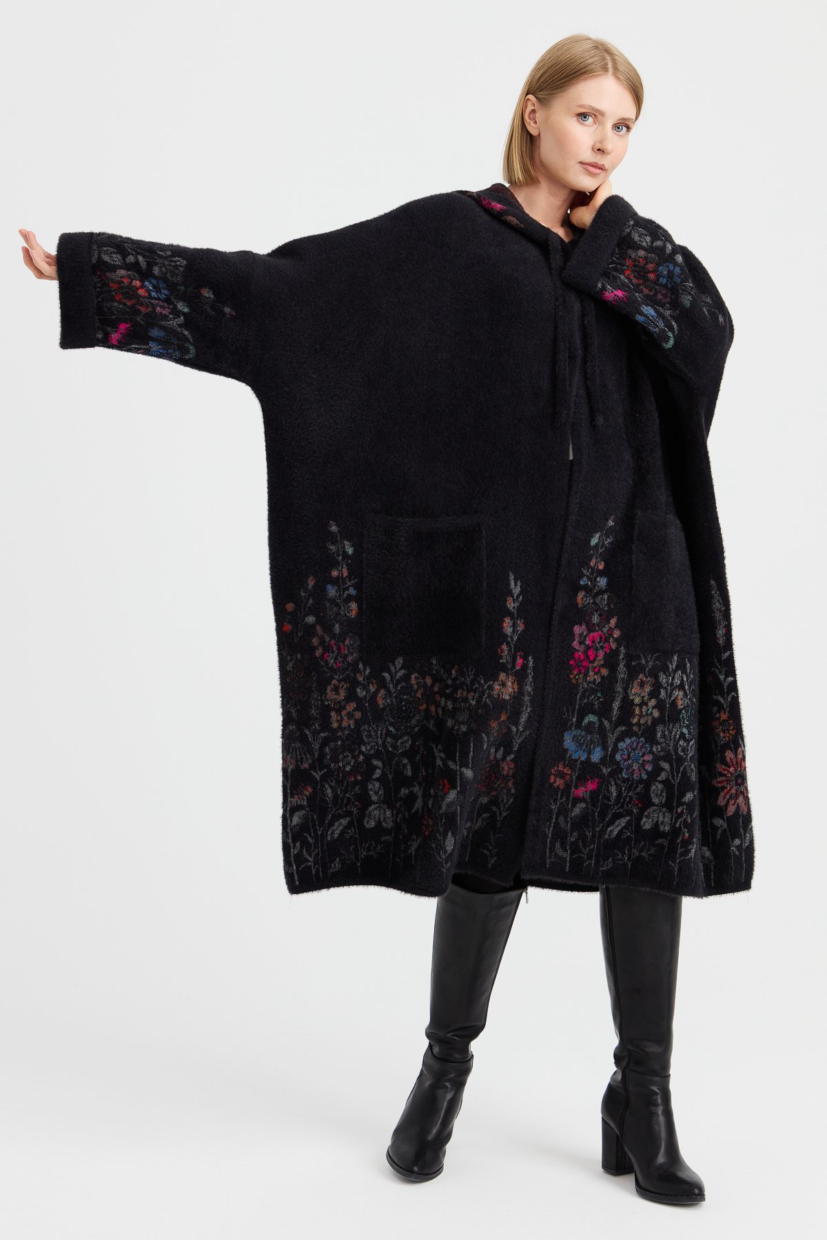 23065Kadın Triko Kırçiçeği Desenli AFrodit Panço Siyah