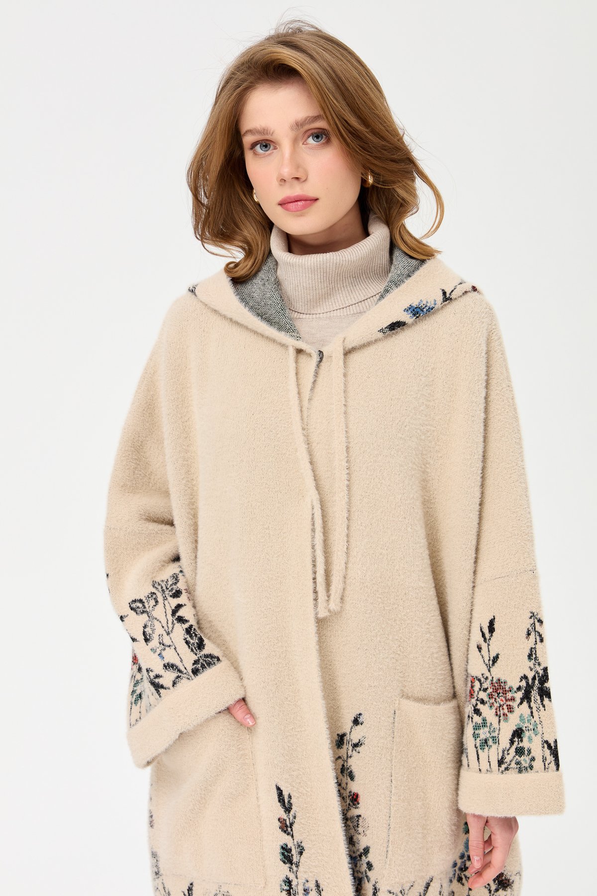 23065Kadın Triko Kırçiçeği Desenli AFrodit Panço Bej