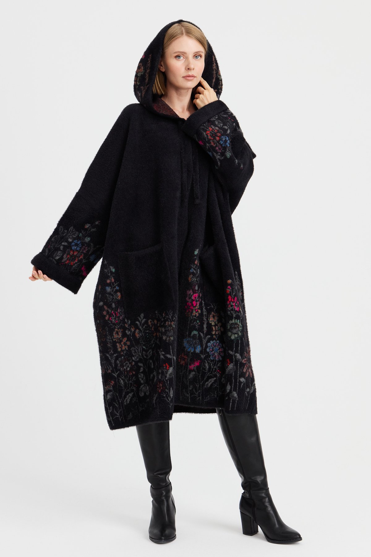 23065Kadın Triko Kırçiçeği Desenli AFrodit Panço Siyah