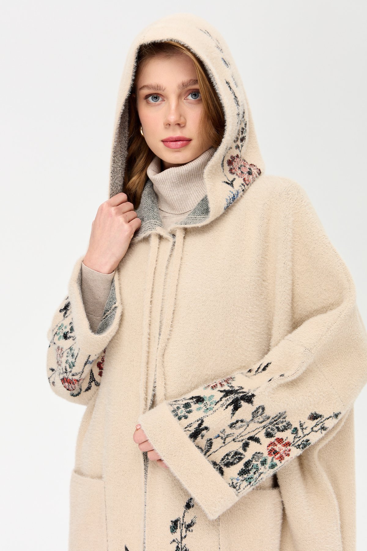 23065Kadın Triko Kırçiçeği Desenli AFrodit Panço Bej