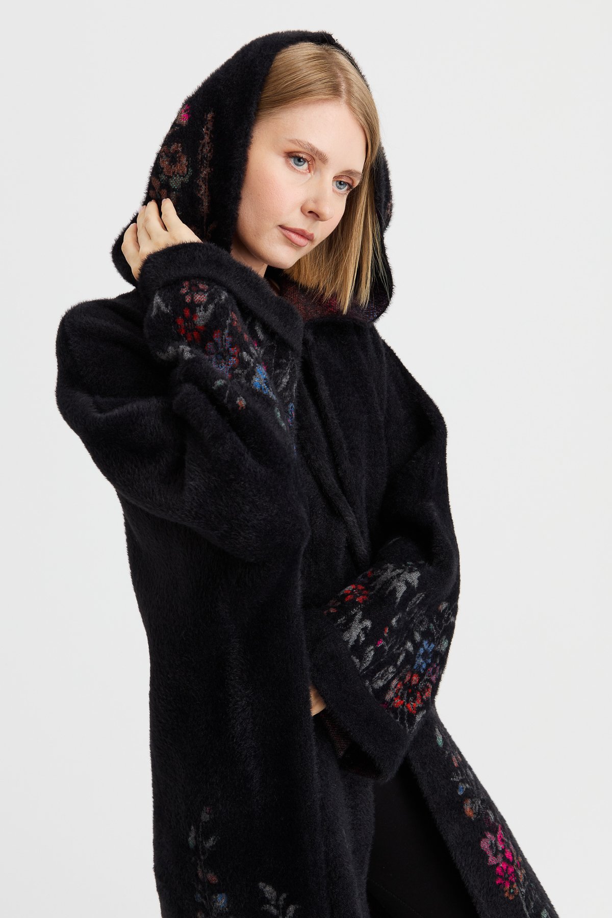 23065Kadın Triko Kırçiçeği Desenli AFrodit Panço Siyah