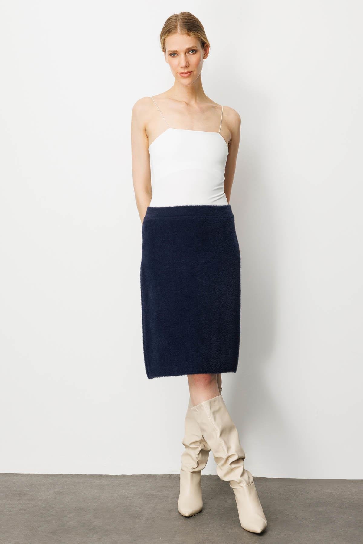 25004Kadın Triko Kısa Etek Lacivert