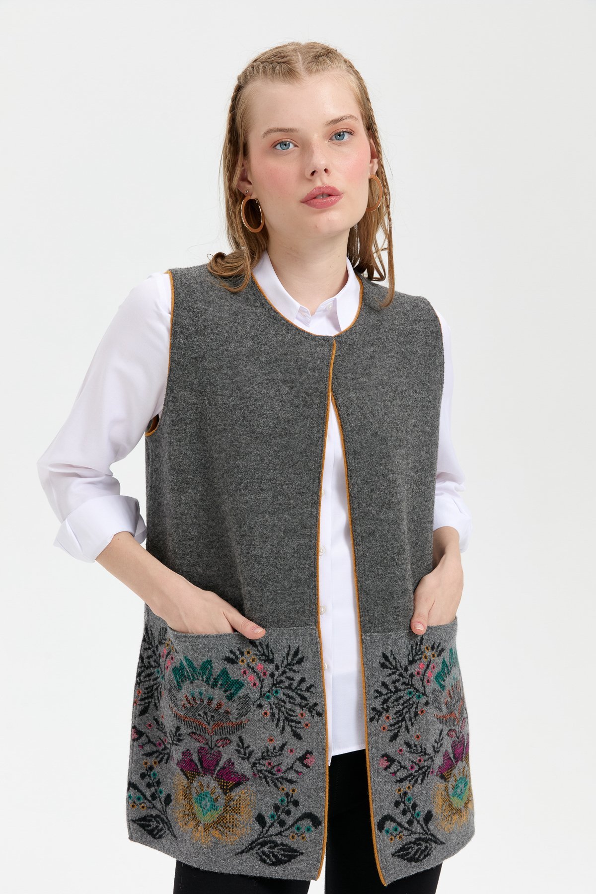 24076Kadın Triko Önü Açık Araboy Yün Yelek Füme