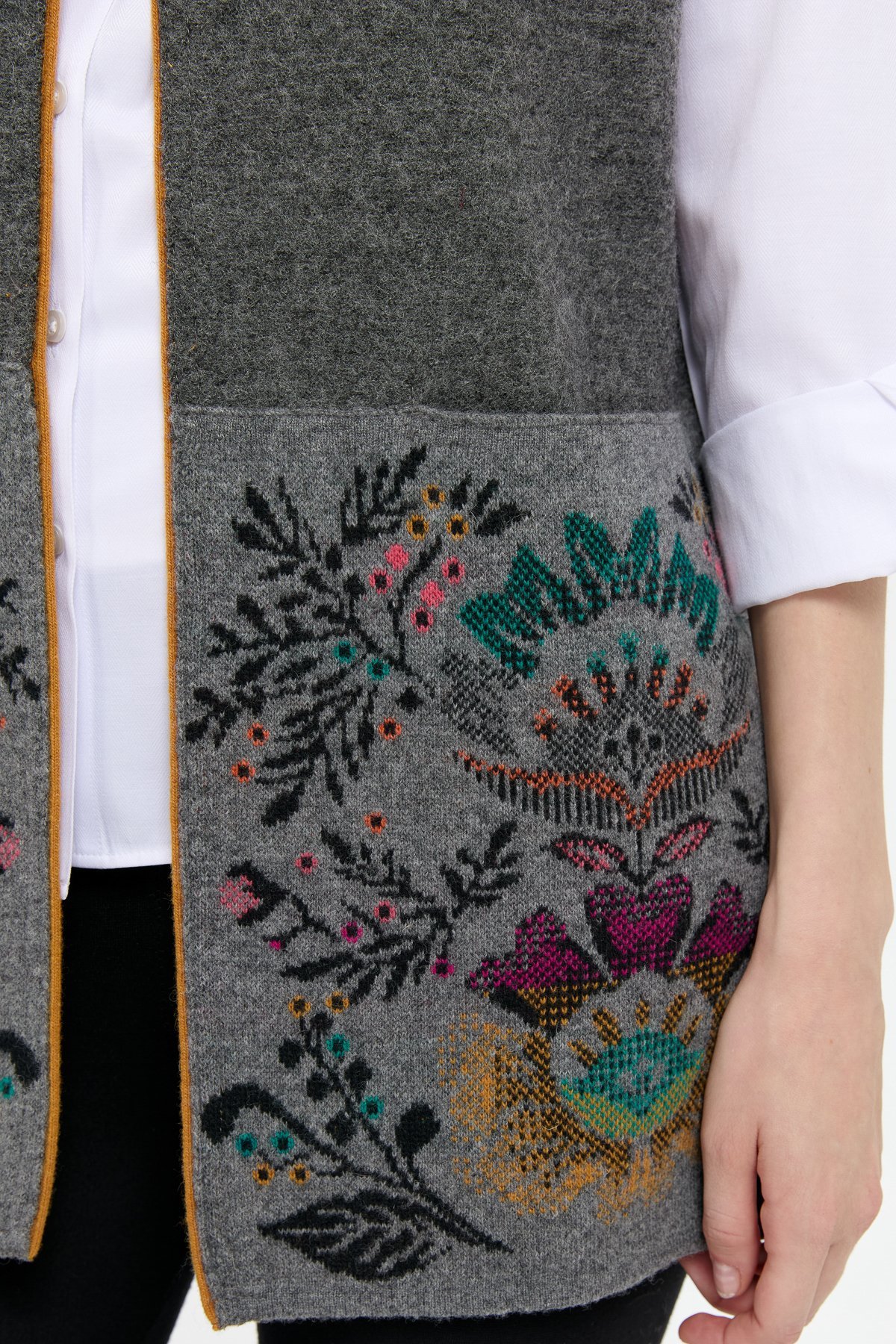 24076Kadın Triko Önü Açık Araboy Yün Yelek Füme