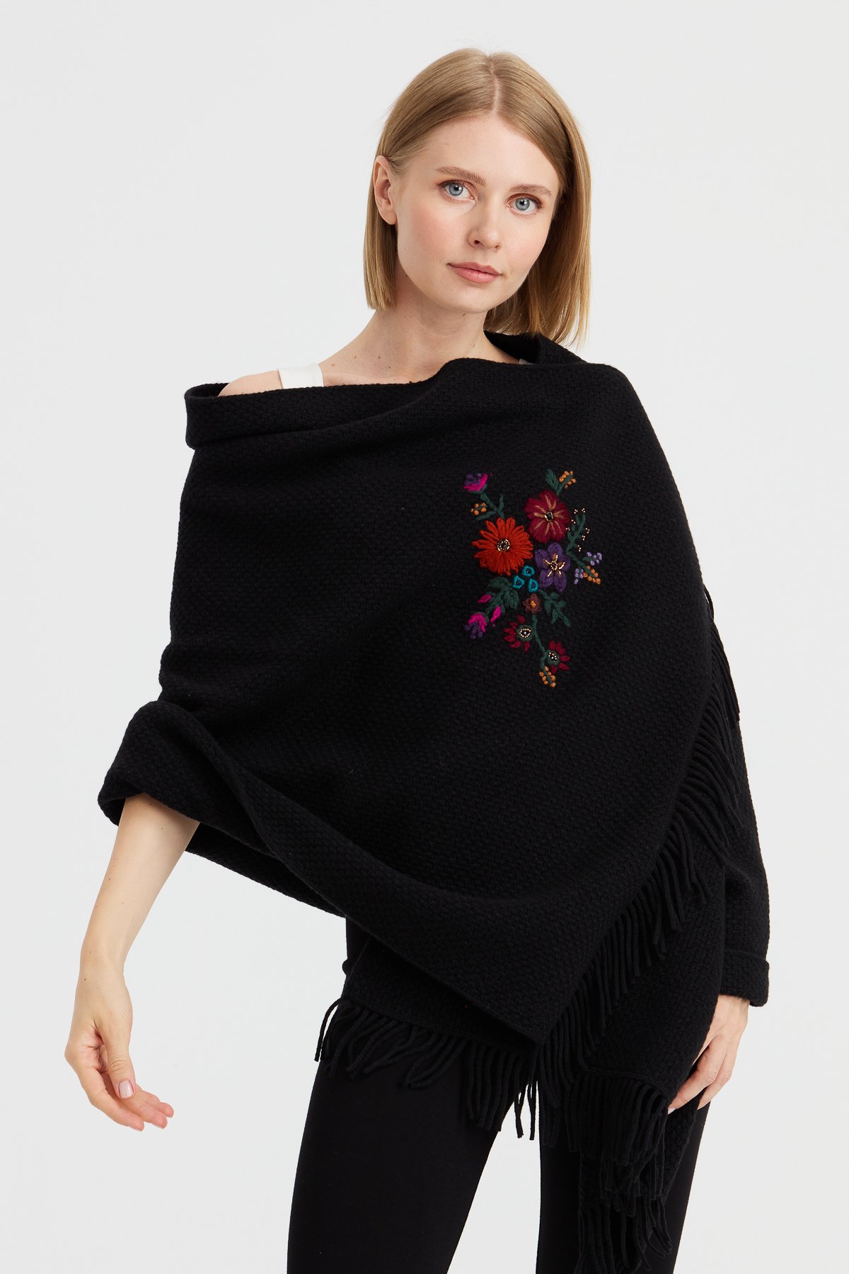 23030Women's Knitwear Brass Mesh Embroidered Wool Shawl Black