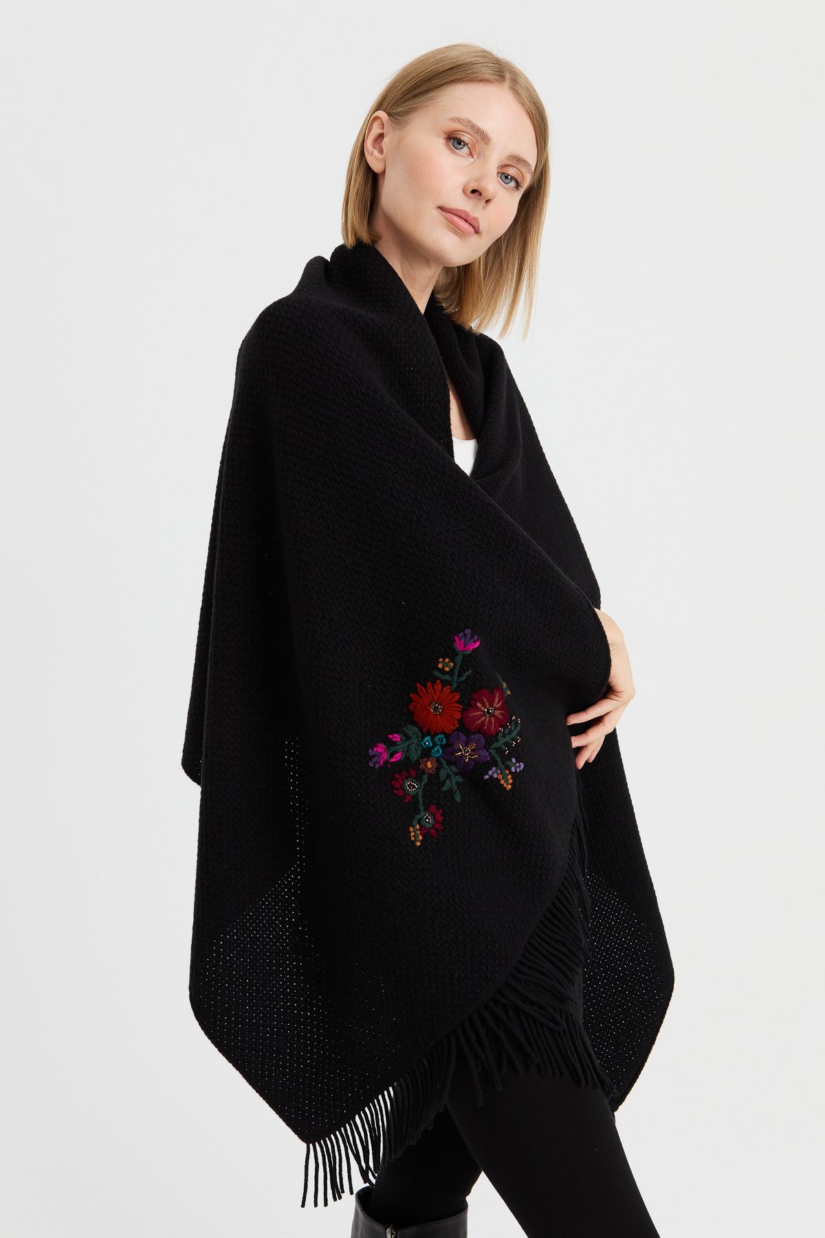 23030Women's Knitwear Brass Mesh Embroidered Wool Shawl Black