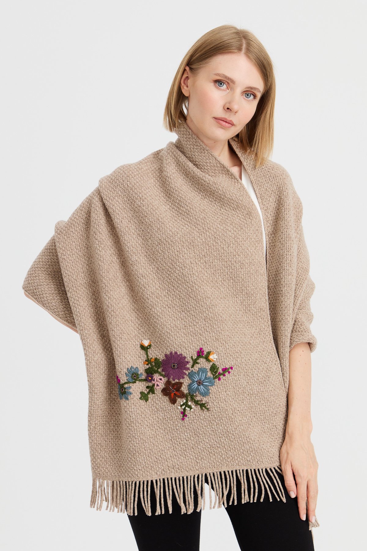 23030Kadın Triko Pirinç Örgü İşlemeli Yün Şal K.Bej
