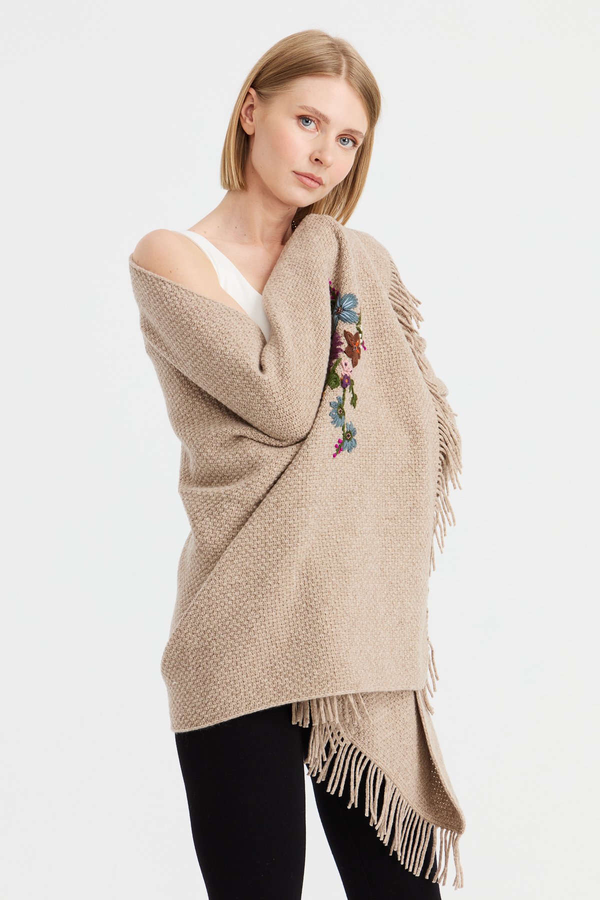 23030Kadın Triko Pirinç Örgü İşlemeli Yün Şal K.Bej