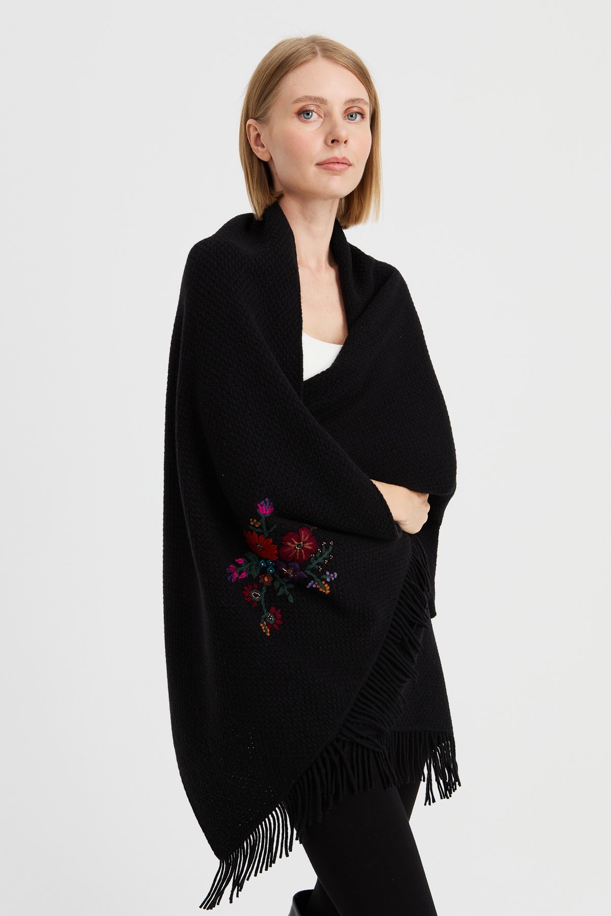 23030Women's Knitwear Brass Mesh Embroidered Wool Shawl Black