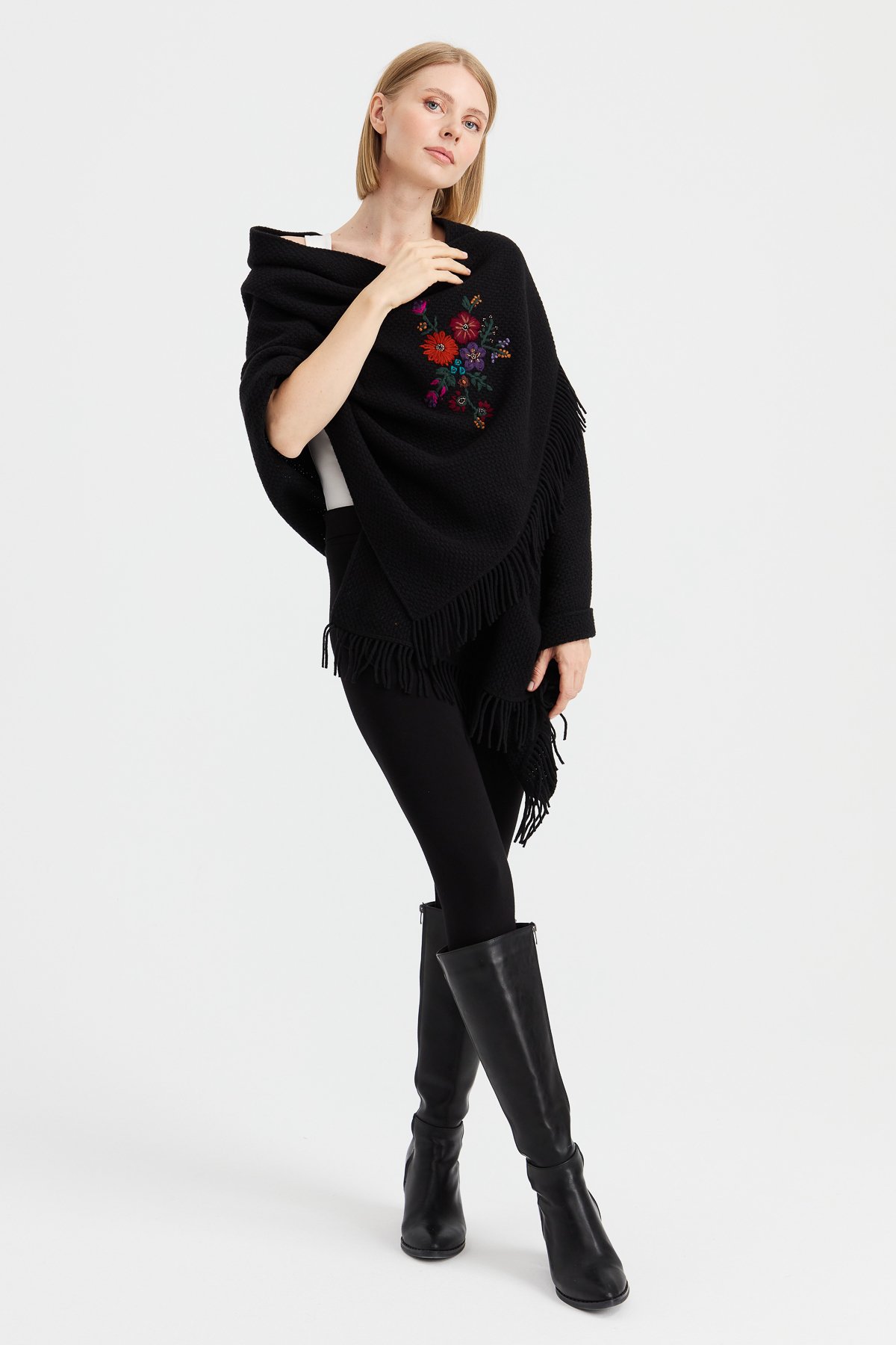 23030Women's Knitwear Brass Mesh Embroidered Wool Shawl Black