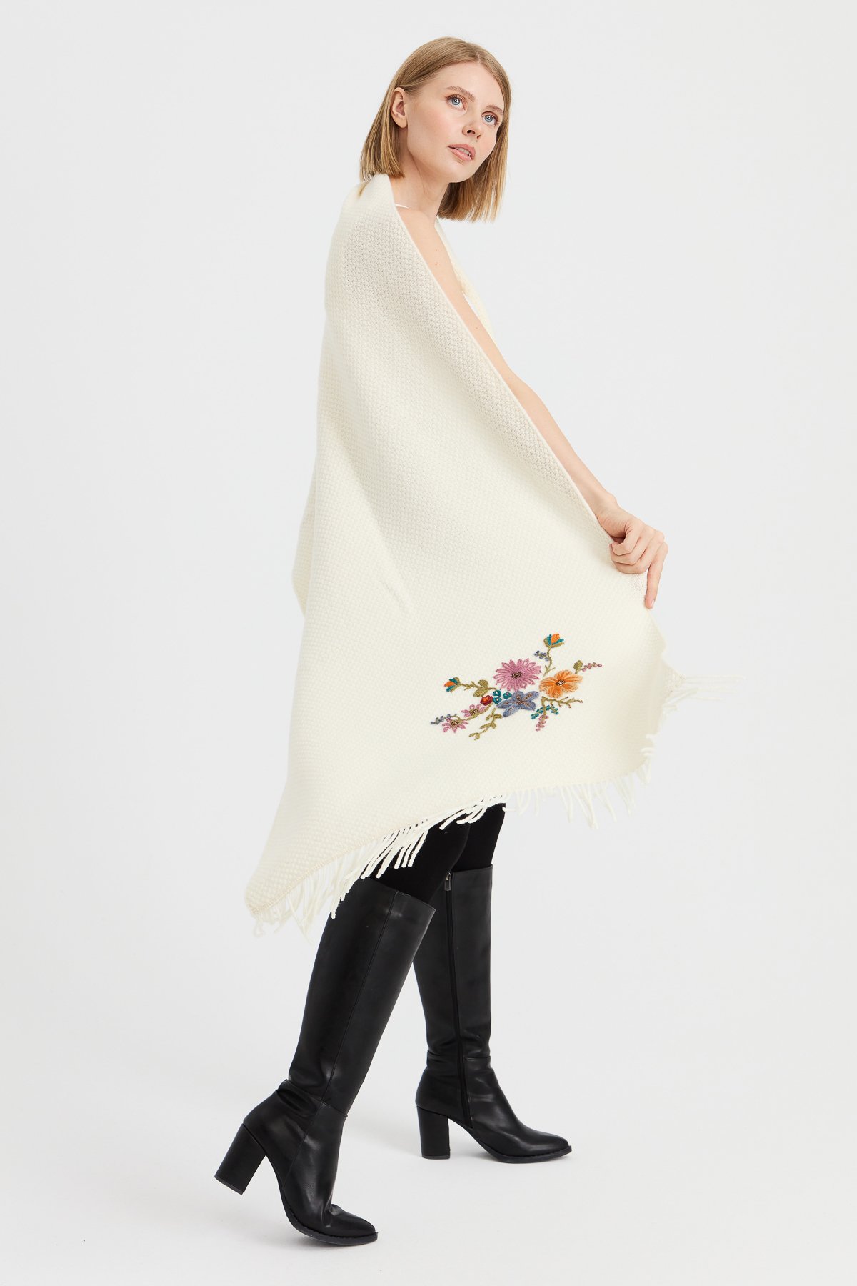 23030Kadın Triko Pirinç Örgü İşlemeli Yün Şal Kemik