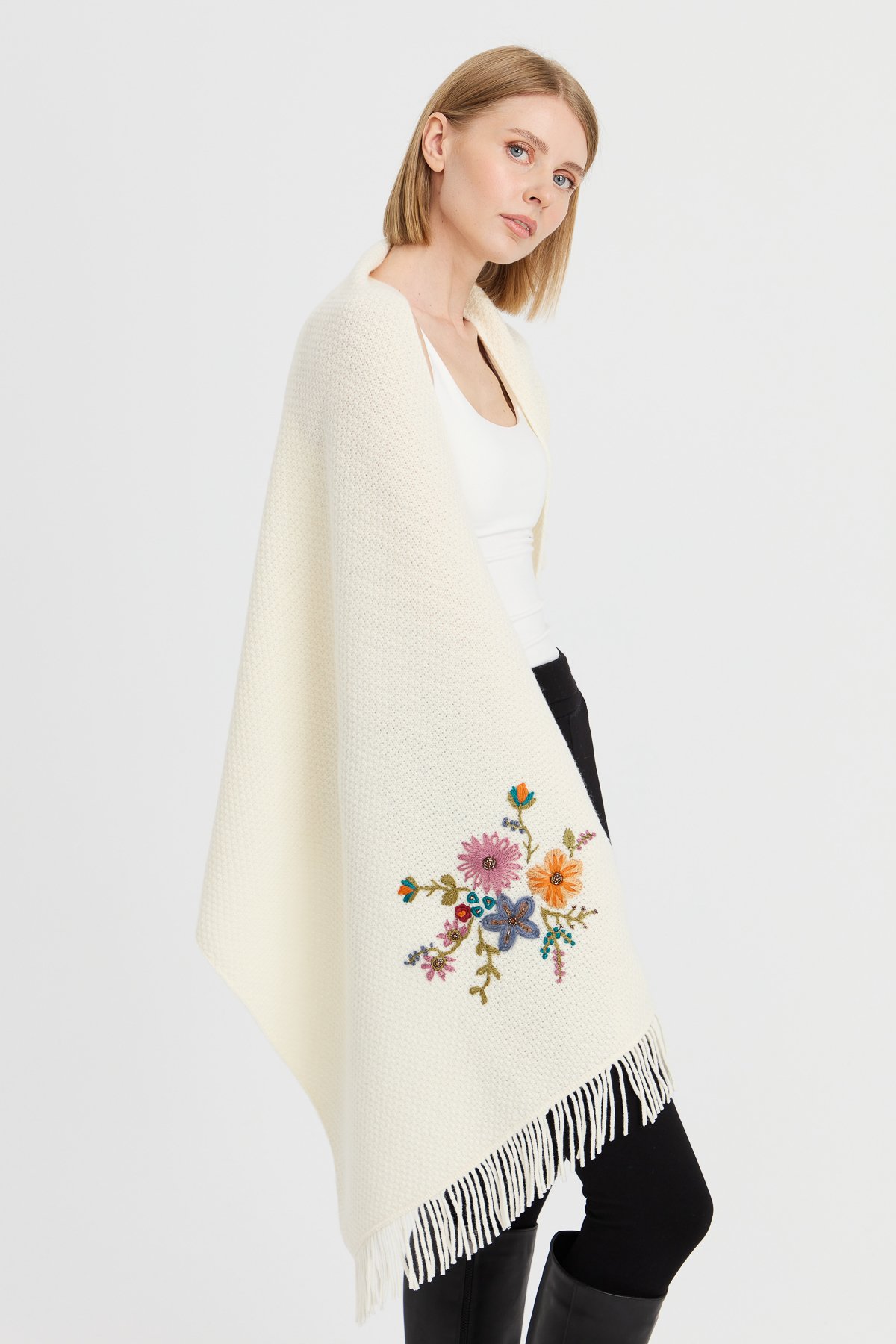 23030Kadın Triko Pirinç Örgü İşlemeli Yün Şal Kemik