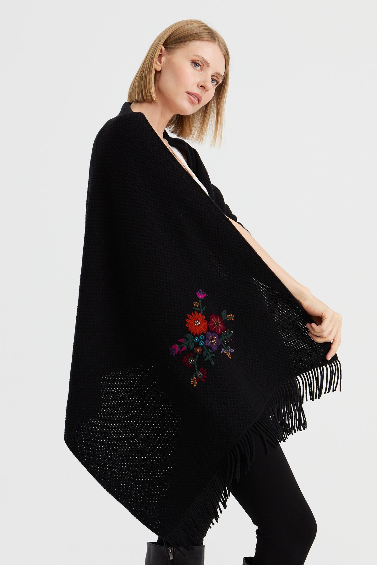 23030Women's Knitwear Brass Mesh Embroidered Wool Shawl Black