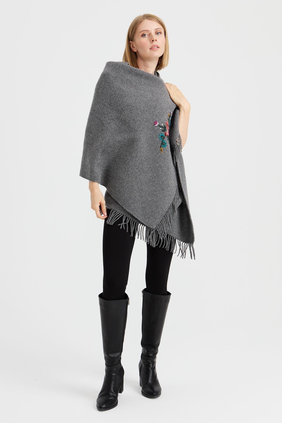 23030Kadın Triko Pirinç Örgü İşlemeli Yün Şal Füme