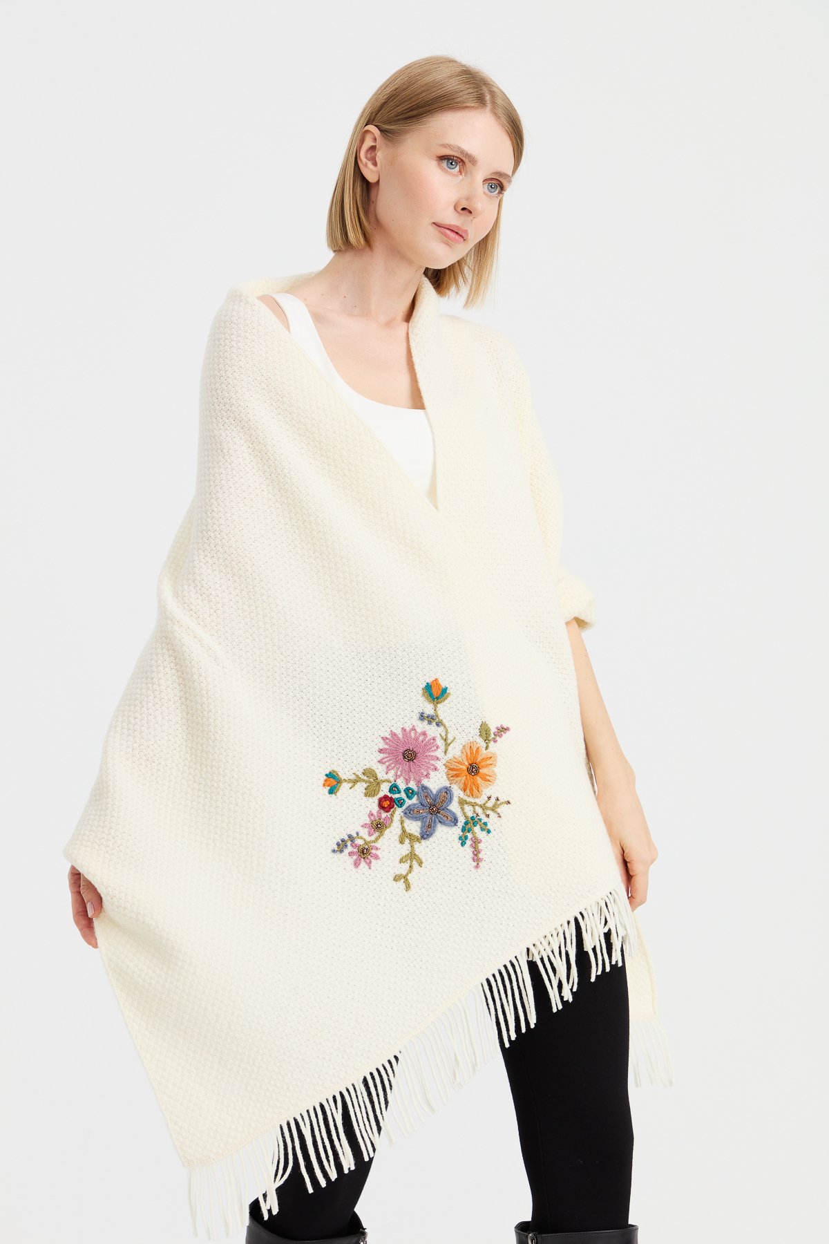 23030Kadın Triko Pirinç Örgü İşlemeli Yün Şal Kemik