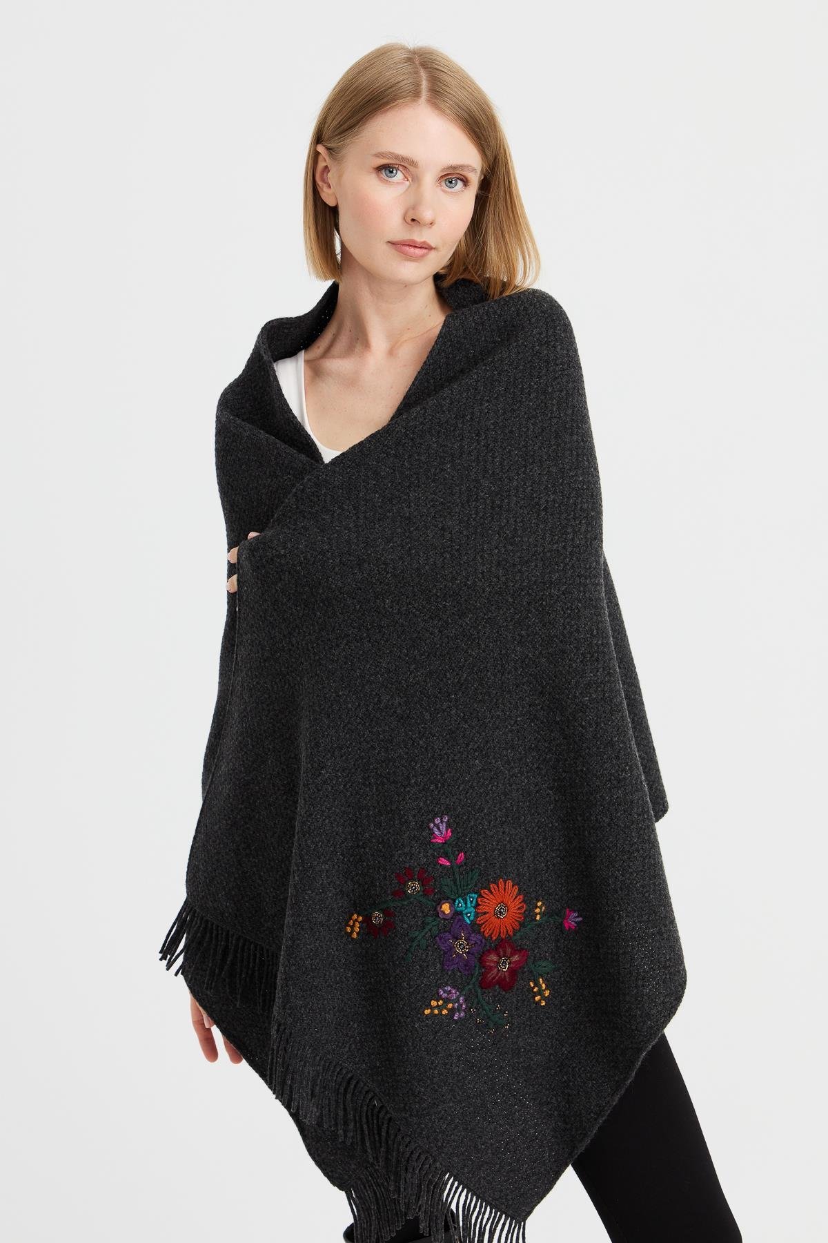 23030Kadın Triko Pirinç Örgü İşlemeli Yün Şal K.Füme