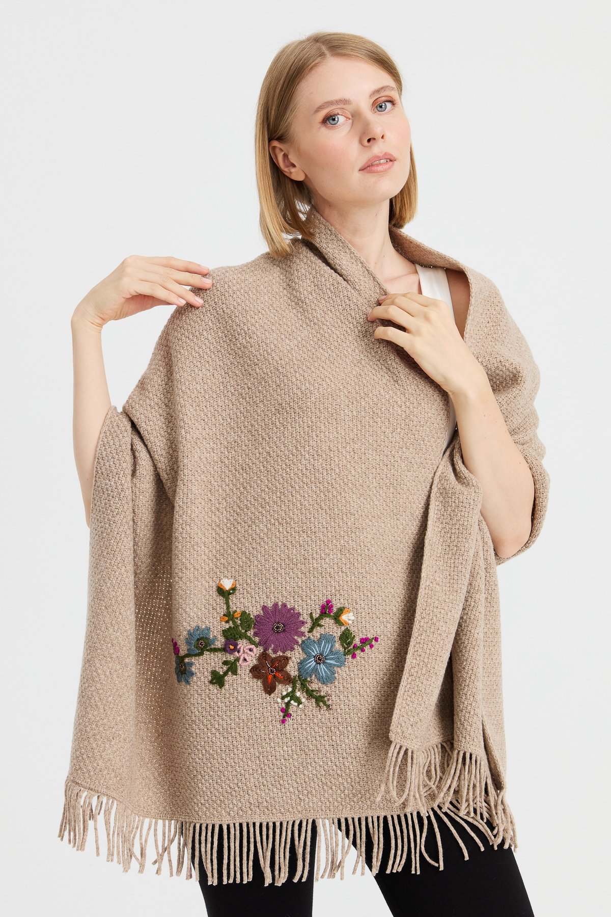 23030Kadın Triko Pirinç Örgü İşlemeli Yün Şal K.Bej