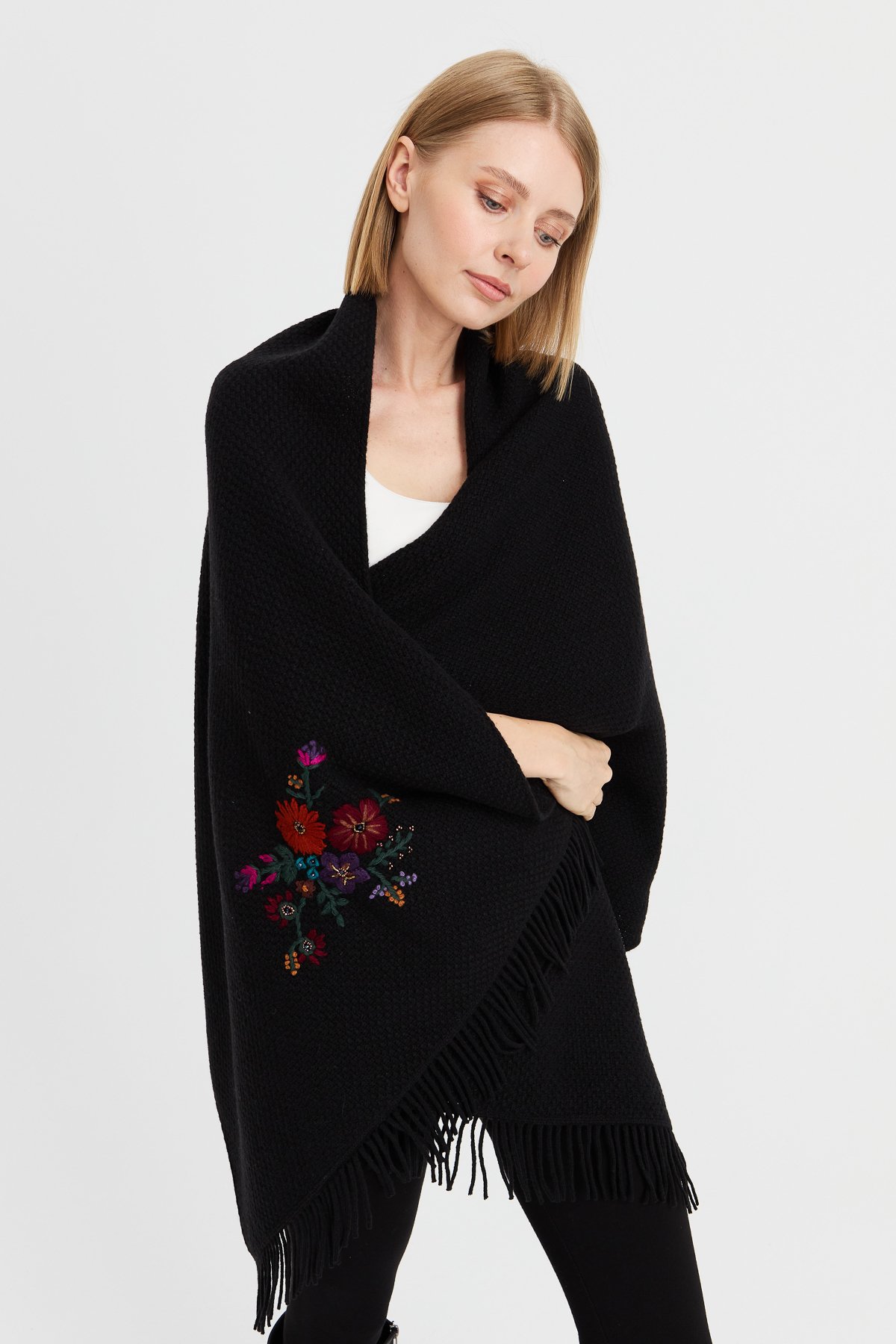 23030Women's Knitwear Brass Mesh Embroidered Wool Shawl Black