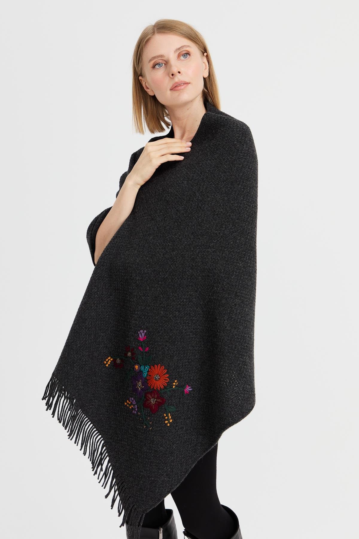 23030Kadın Triko Pirinç Örgü İşlemeli Yün Şal K.Füme