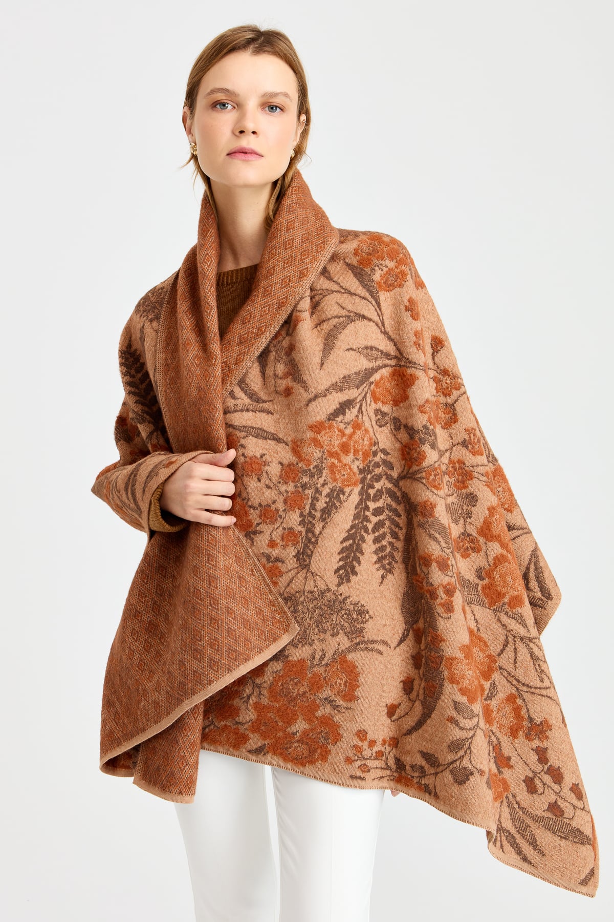 23997Women's Knitwear Ivy Floral Large Shawl 02