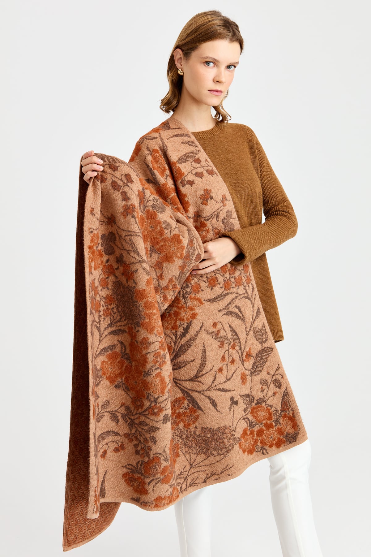 23997Women's Knitwear Ivy Floral Large Shawl 02