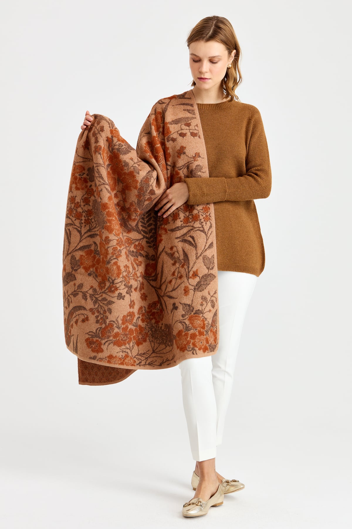 23997Women's Knitwear Ivy Floral Large Shawl 02