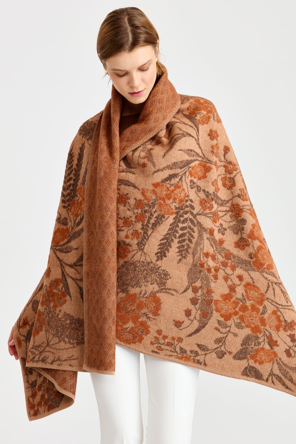 23997Women's Knitwear Ivy Floral Large Shawl 02