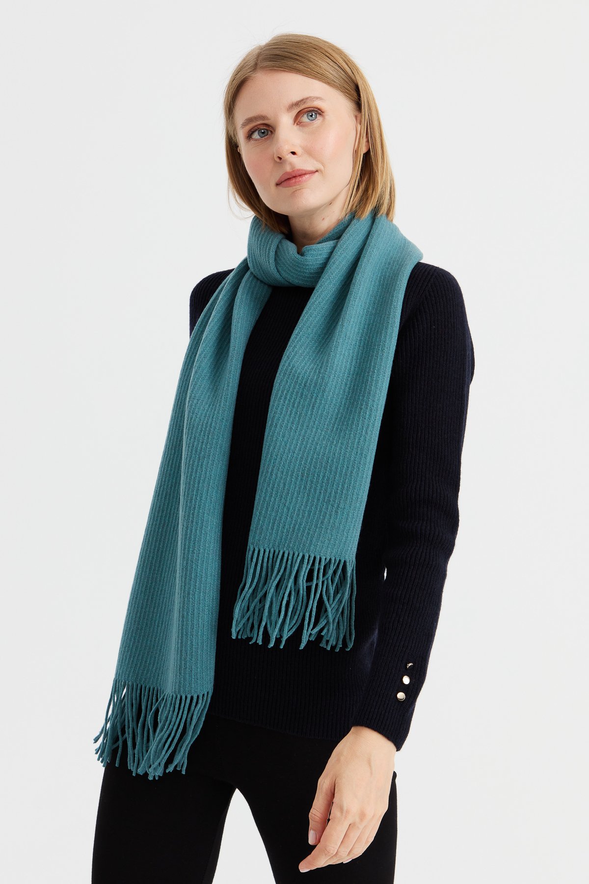 23300Kadın Triko Tek Renk Püsküllü Yün Kaşkol M.Yeşili