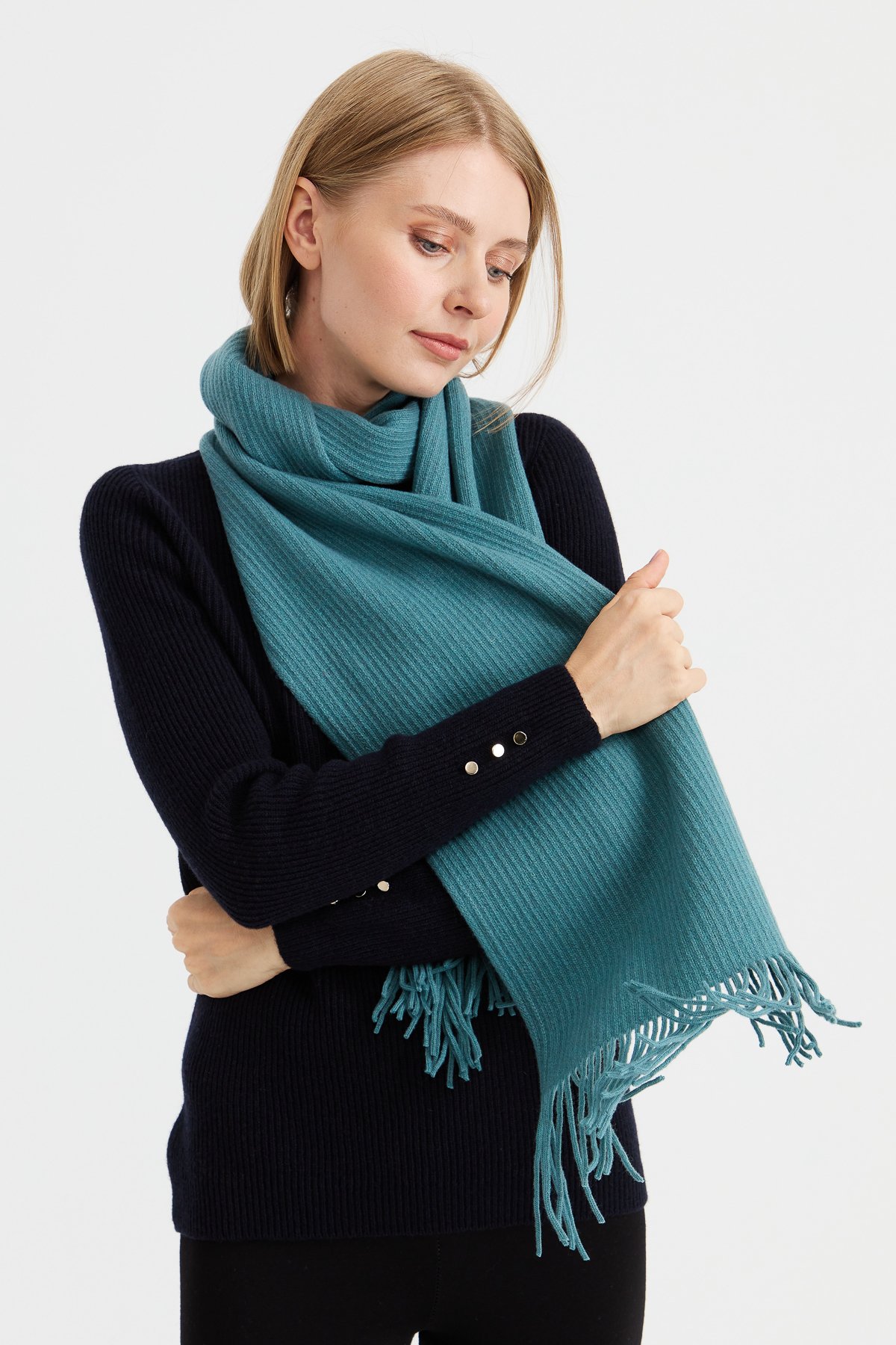 23300Kadın Triko Tek Renk Püsküllü Yün Kaşkol M.Yeşili