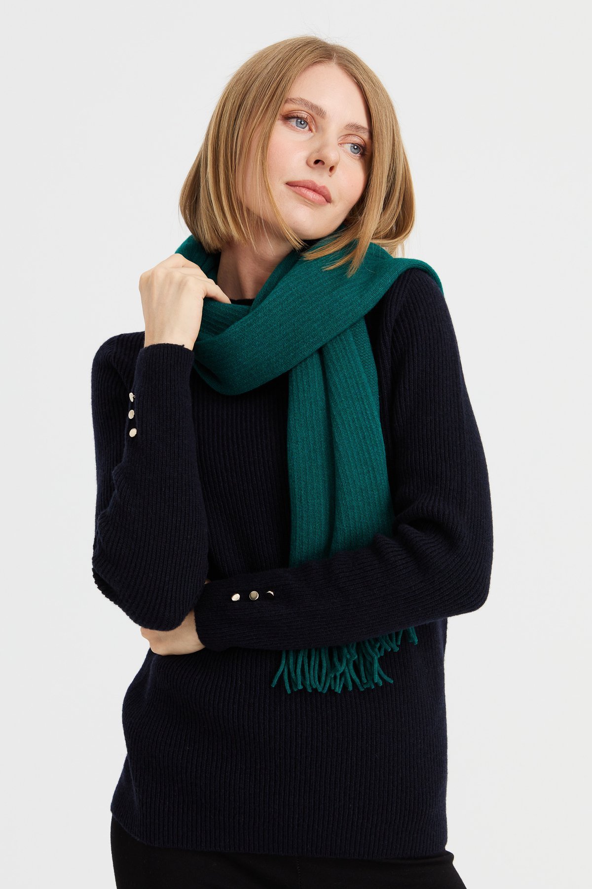 23300Kadın Triko Tek Renk Püsküllü Yün Kaşkol K.Ö.başı