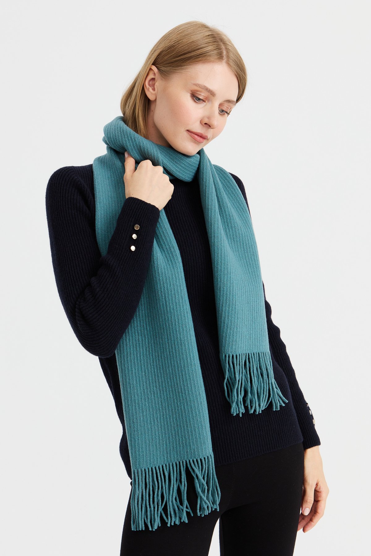 23300Kadın Triko Tek Renk Püsküllü Yün Kaşkol M.Yeşili