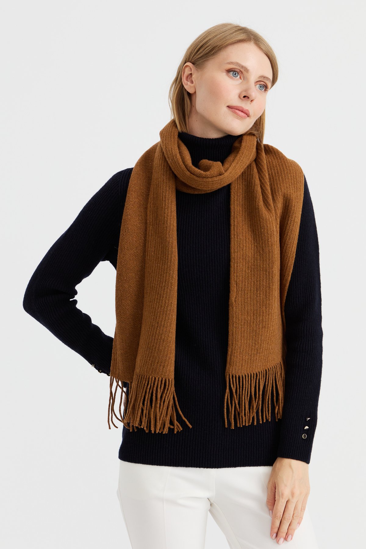 23300Kadın Triko Tek Renk Püsküllü Yün Kaşkol K.taba