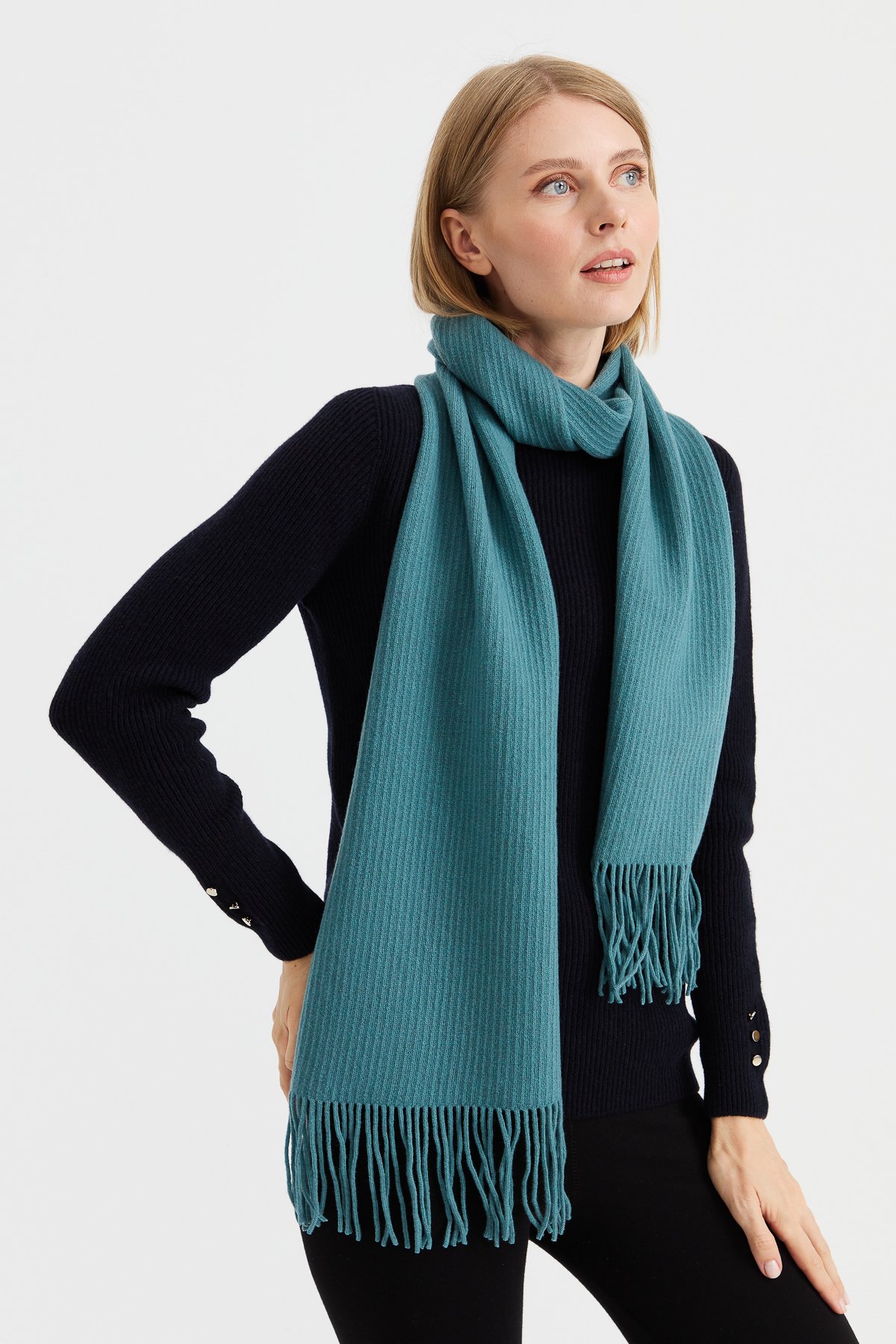 23300Kadın Triko Tek Renk Püsküllü Yün Kaşkol M.Yeşili