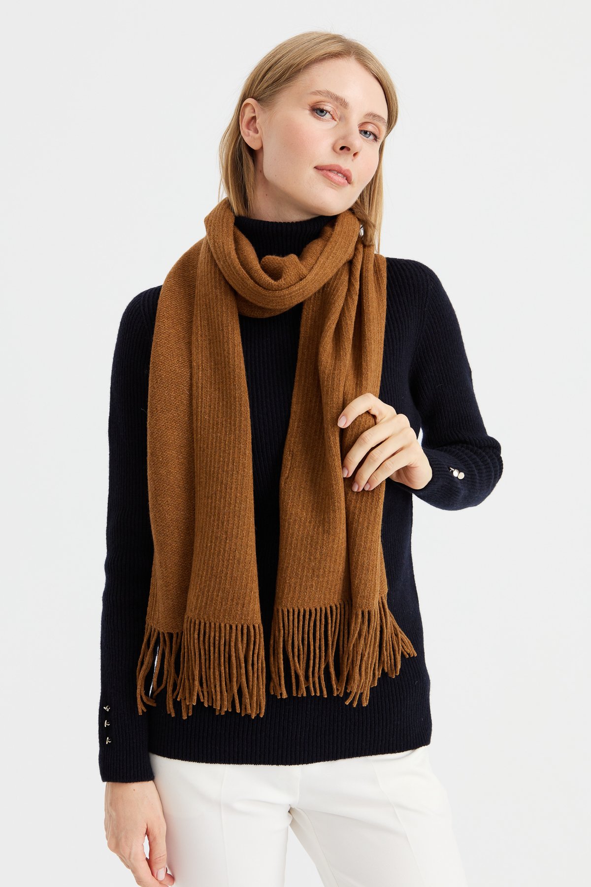 23300Kadın Triko Tek Renk Püsküllü Yün Kaşkol K.taba