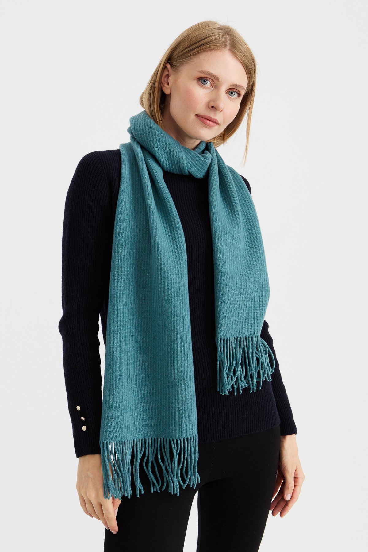 23300Kadın Triko Tek Renk Püsküllü Yün Kaşkol M.Yeşili