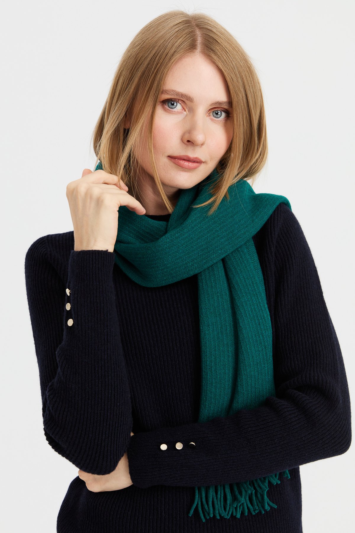 23300Kadın Triko Tek Renk Püsküllü Yün Kaşkol K.Ö.başı