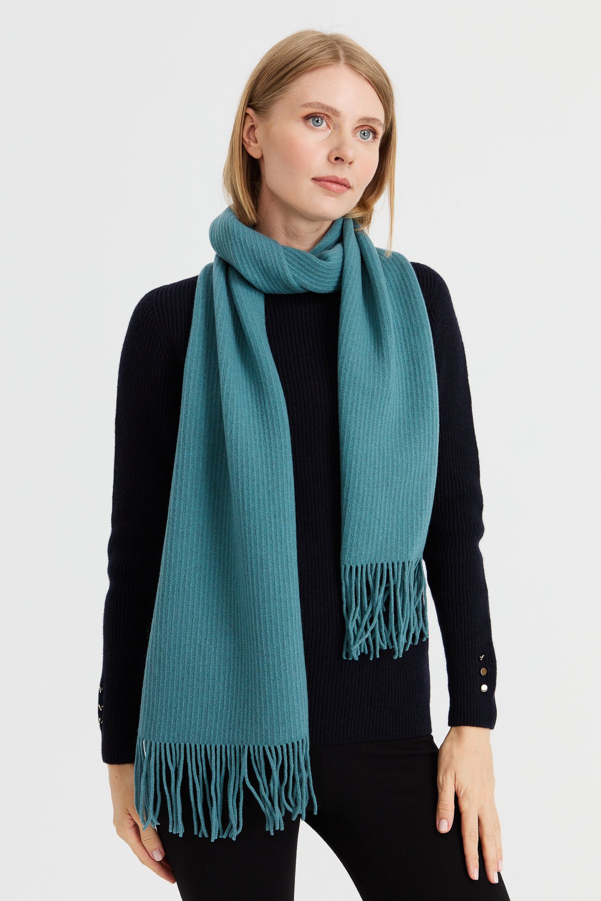 23300Kadın Triko Tek Renk Püsküllü Yün Kaşkol M.Yeşili