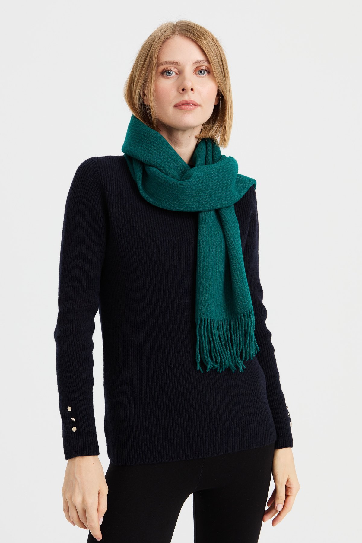 23300Kadın Triko Tek Renk Püsküllü Yün Kaşkol K.Ö.başı