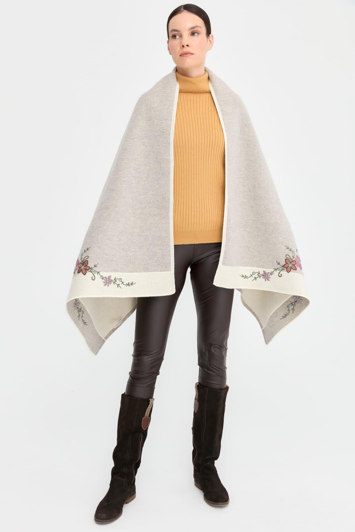 24055Kadın Üç Çiçekli Nakış İşlemeli Yün Şal Kemik