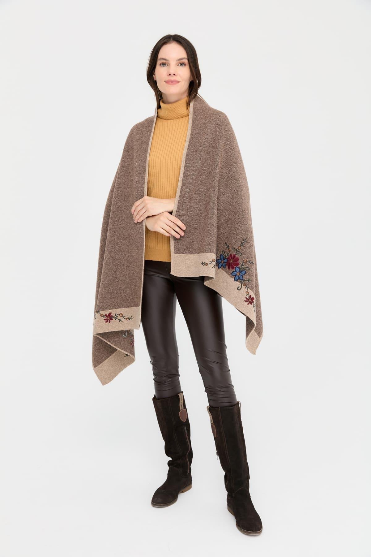 24055Kadın Üç Çiçekli Nakış İşlemeli Yün Şal K.Bej