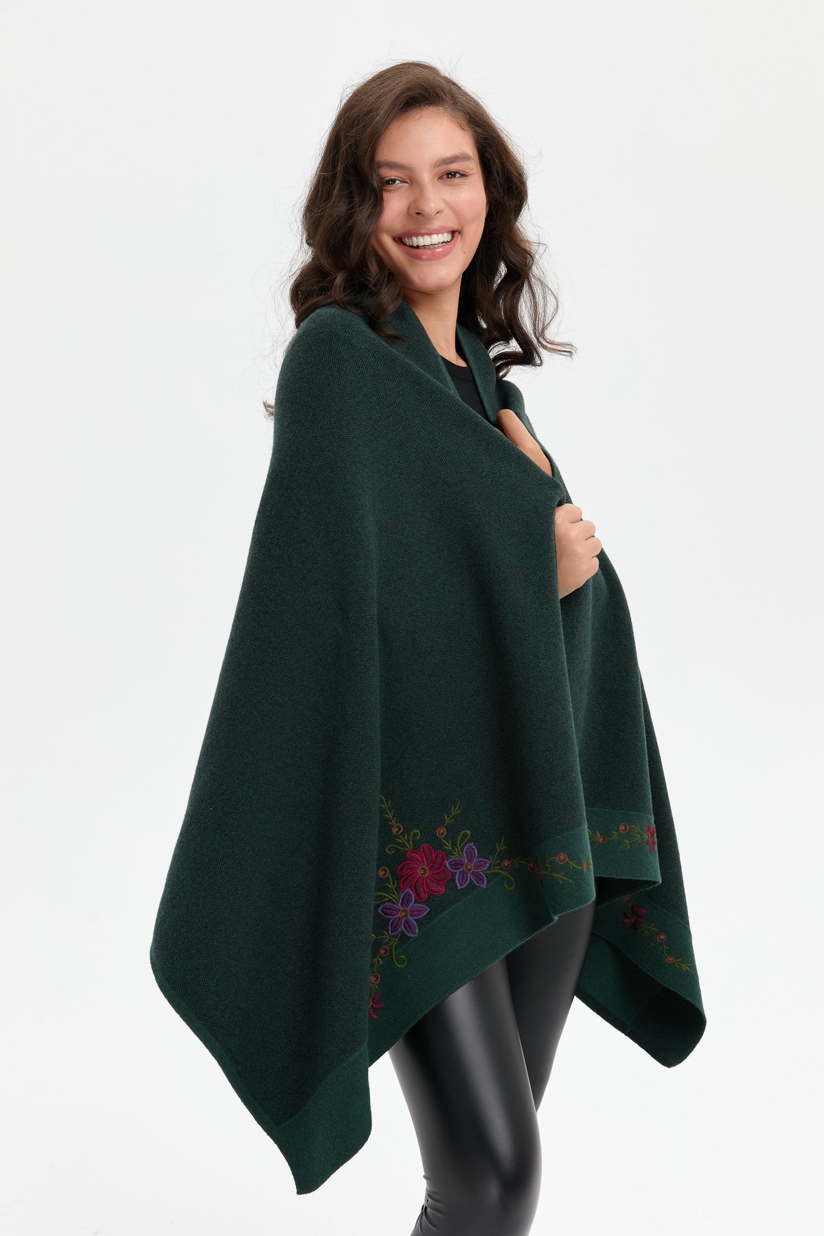 24055Kadın Üç Çiçekli Nakış İşlemeli Yün Şal Yeşil