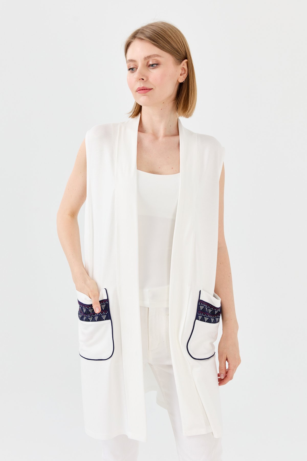 22700Женский хлопковый жилет удлиненный кремового цвета