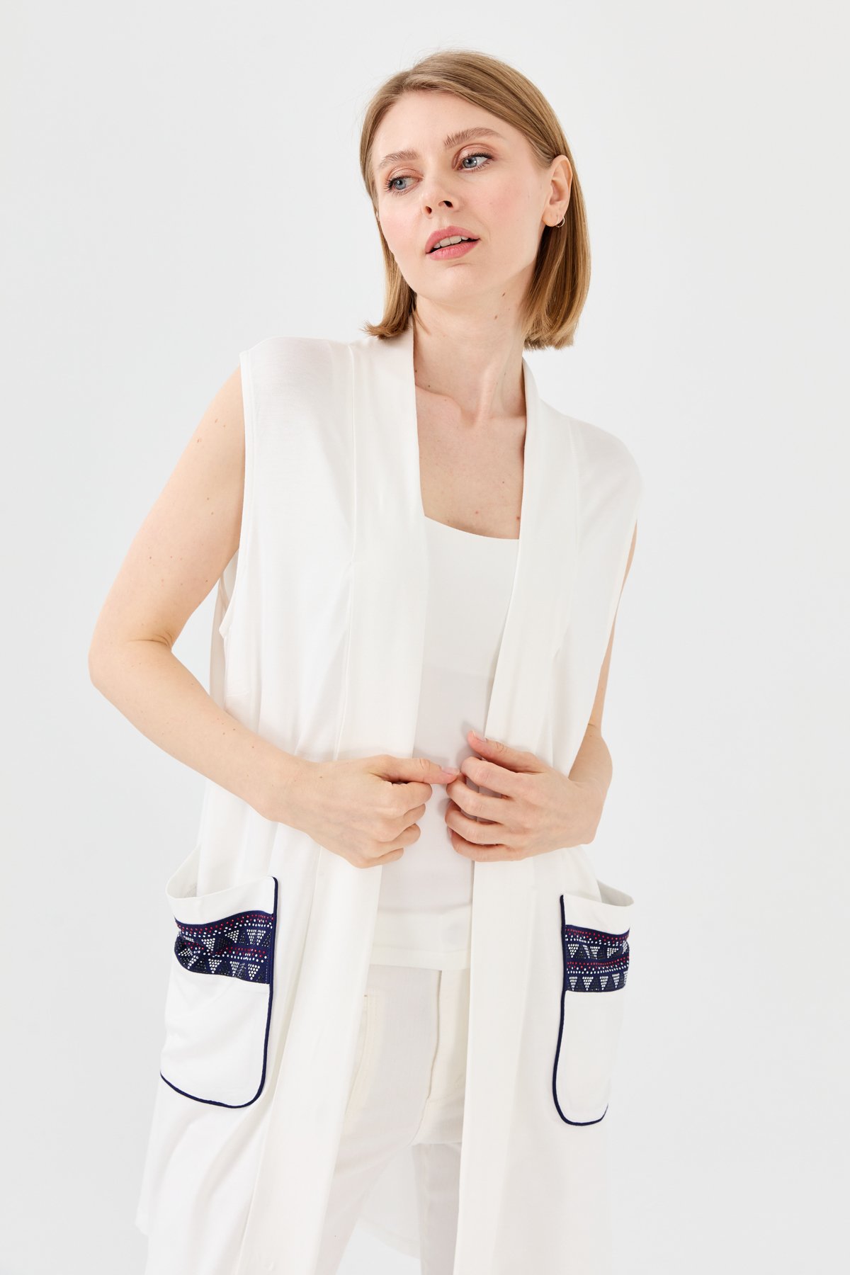 22700Женский хлопковый жилет удлиненный кремового цвета