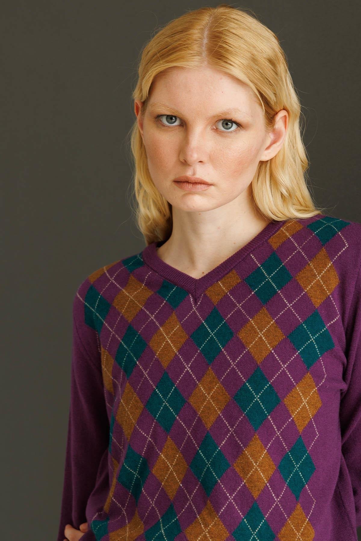 24034Kadın V Yaka Baklavalı Yün Kazak A.Mor